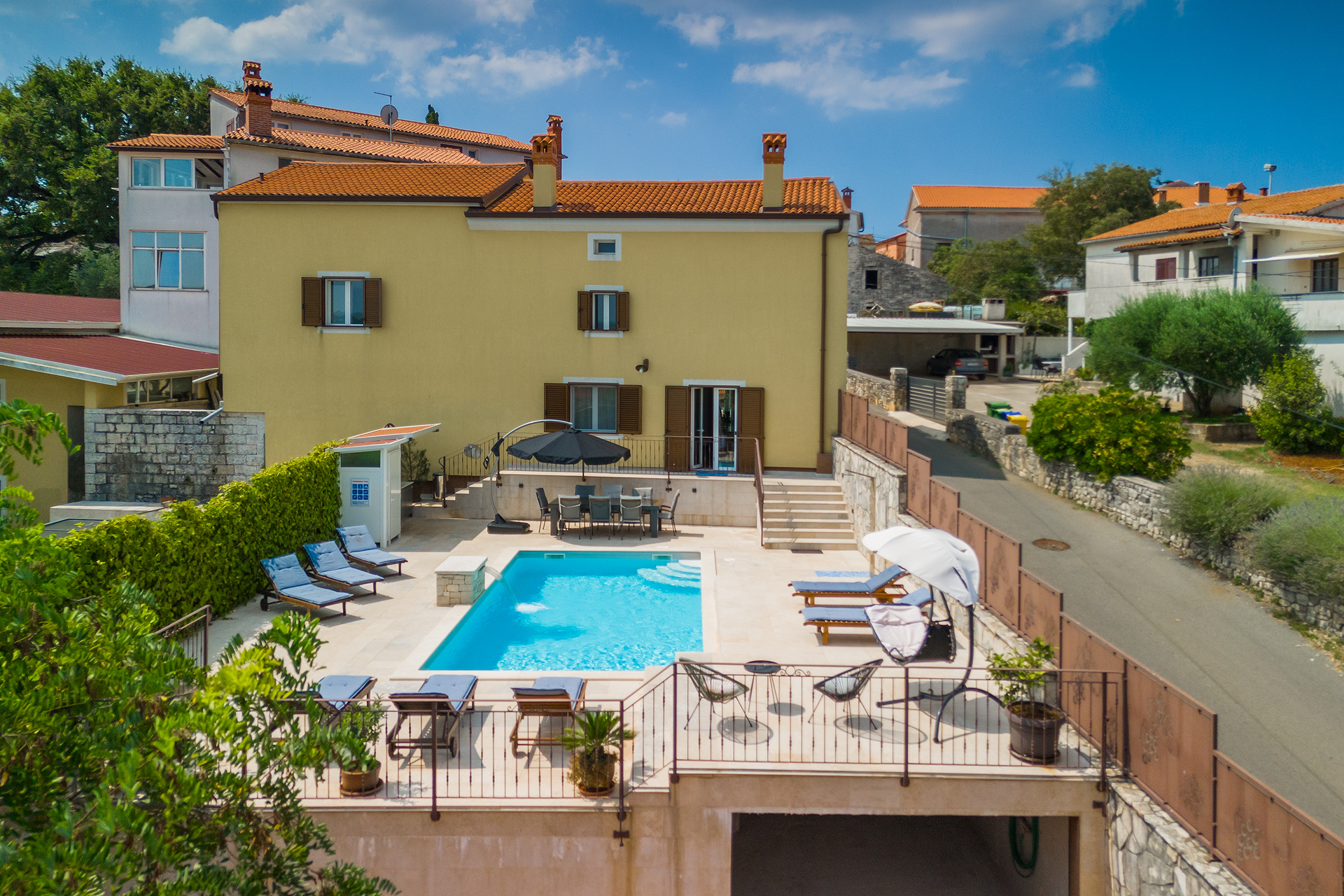 Villa auf zwei Etagen mit Pool und Sonnenterrasse, neben Rovinj