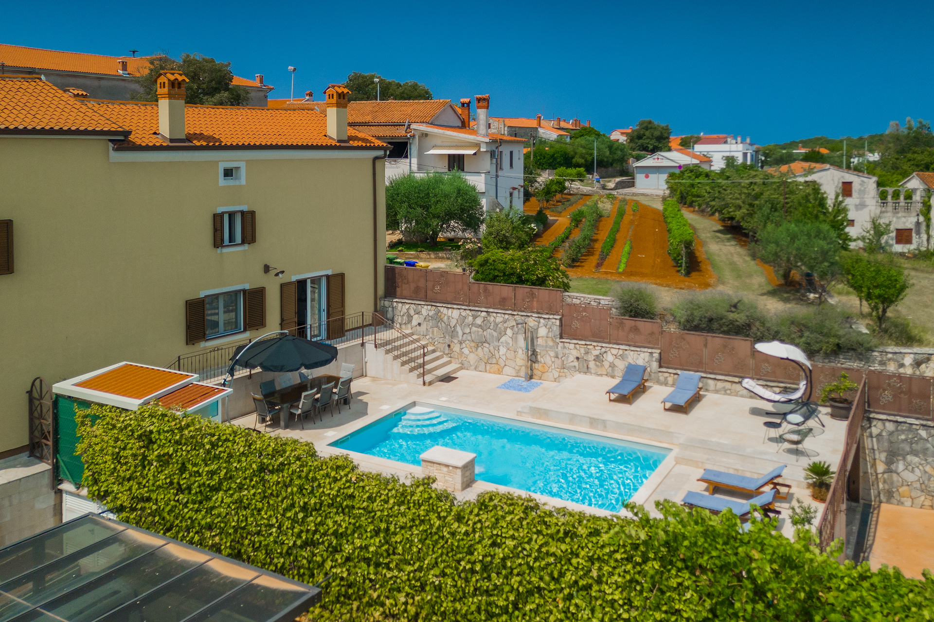 Villa auf zwei Etagen mit Pool und Sonnenterrasse, neben Rovinj