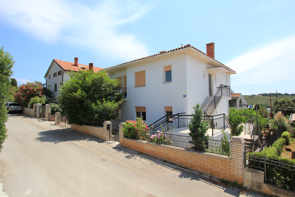 Zweistöckiges Haus mit schönem Meerblick für 12 Personen, 6 SZ