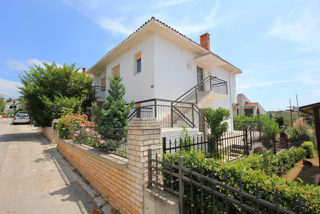 Zweistöckiges Haus mit schönem Meerblick für 12 Personen, 6 SZ