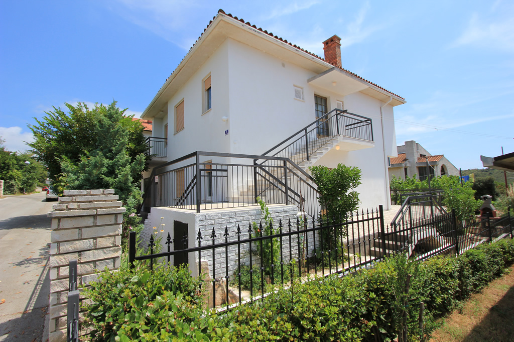 Zweistöckiges Haus mit schönem Meerblick für 12 Personen, 6 SZ