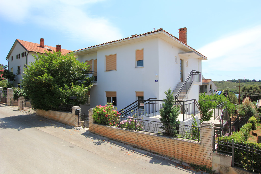 Zweistöckiges Haus mit schönem Meerblick für 12 Personen, 6 SZ