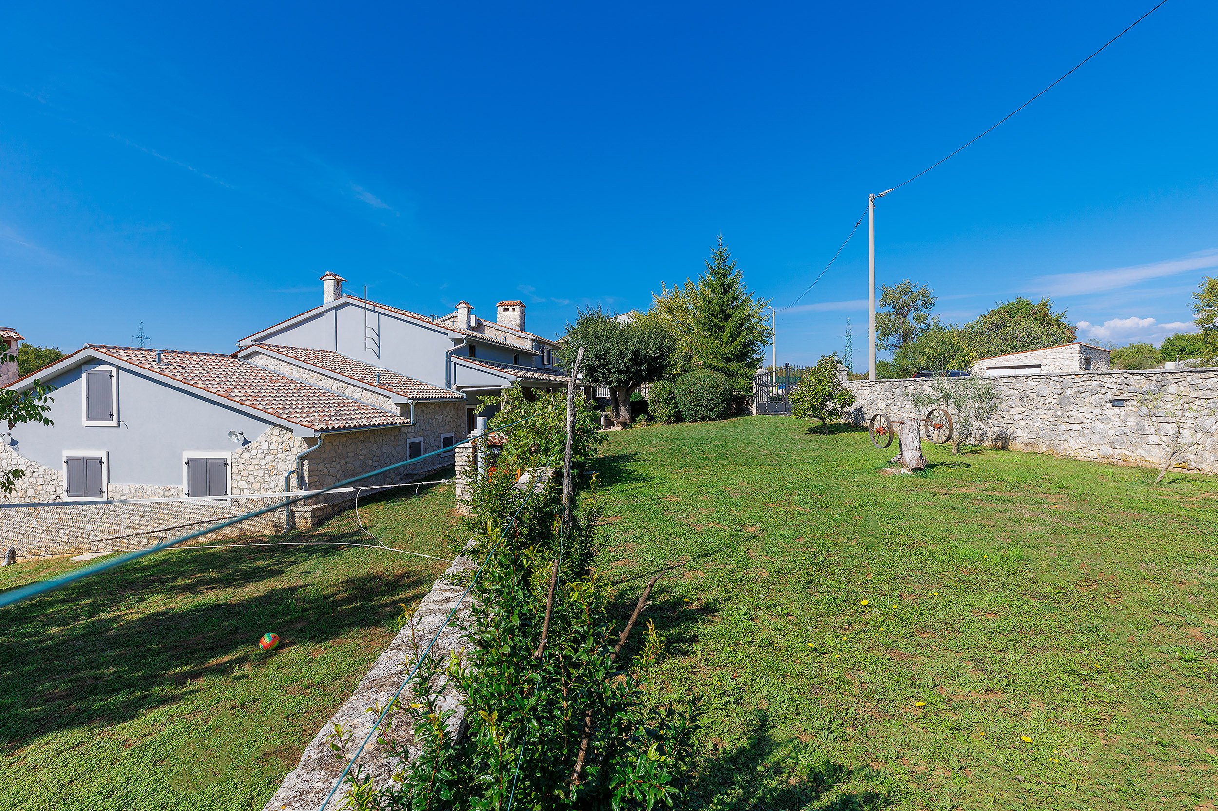 Villa with outdoor and indoor swimming pool, near Labin