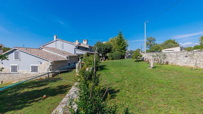 Villa with outdoor and indoor swimming pool, near Labin, 28
