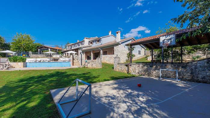 Villa with outdoor and indoor swimming pool, near Labin, 29