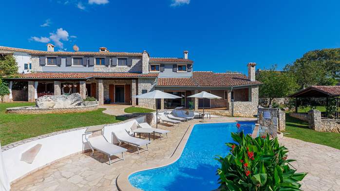 Villa with outdoor and indoor swimming pool, near Labin, 2