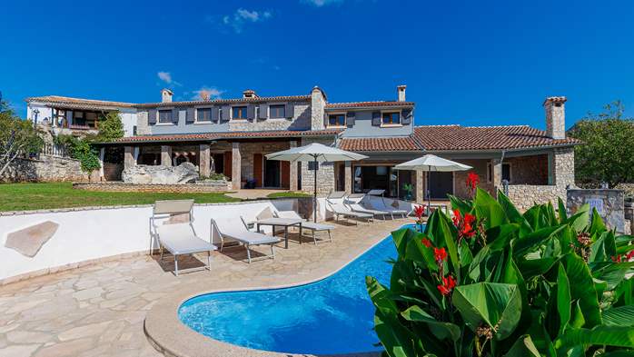Villa with outdoor and indoor swimming pool, near Labin, 31