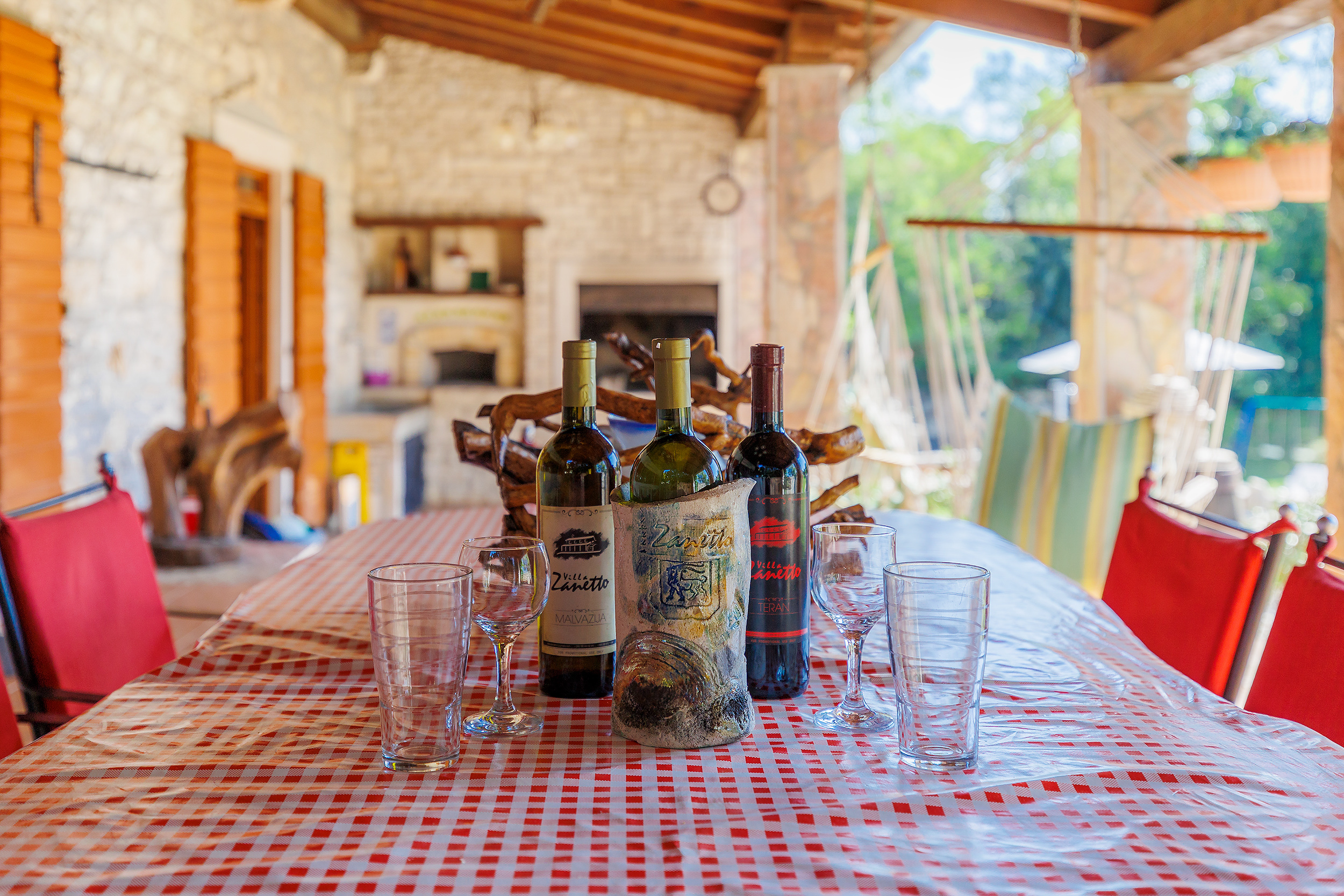 Villa with outdoor and indoor swimming pool, near Labin