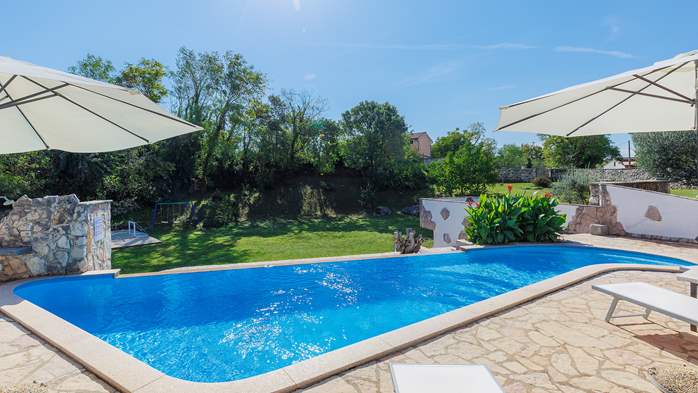 Villa with outdoor and indoor swimming pool, near Labin, 32