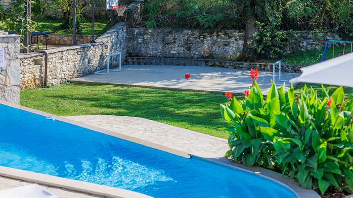 Villa with outdoor and indoor swimming pool, near Labin, 34