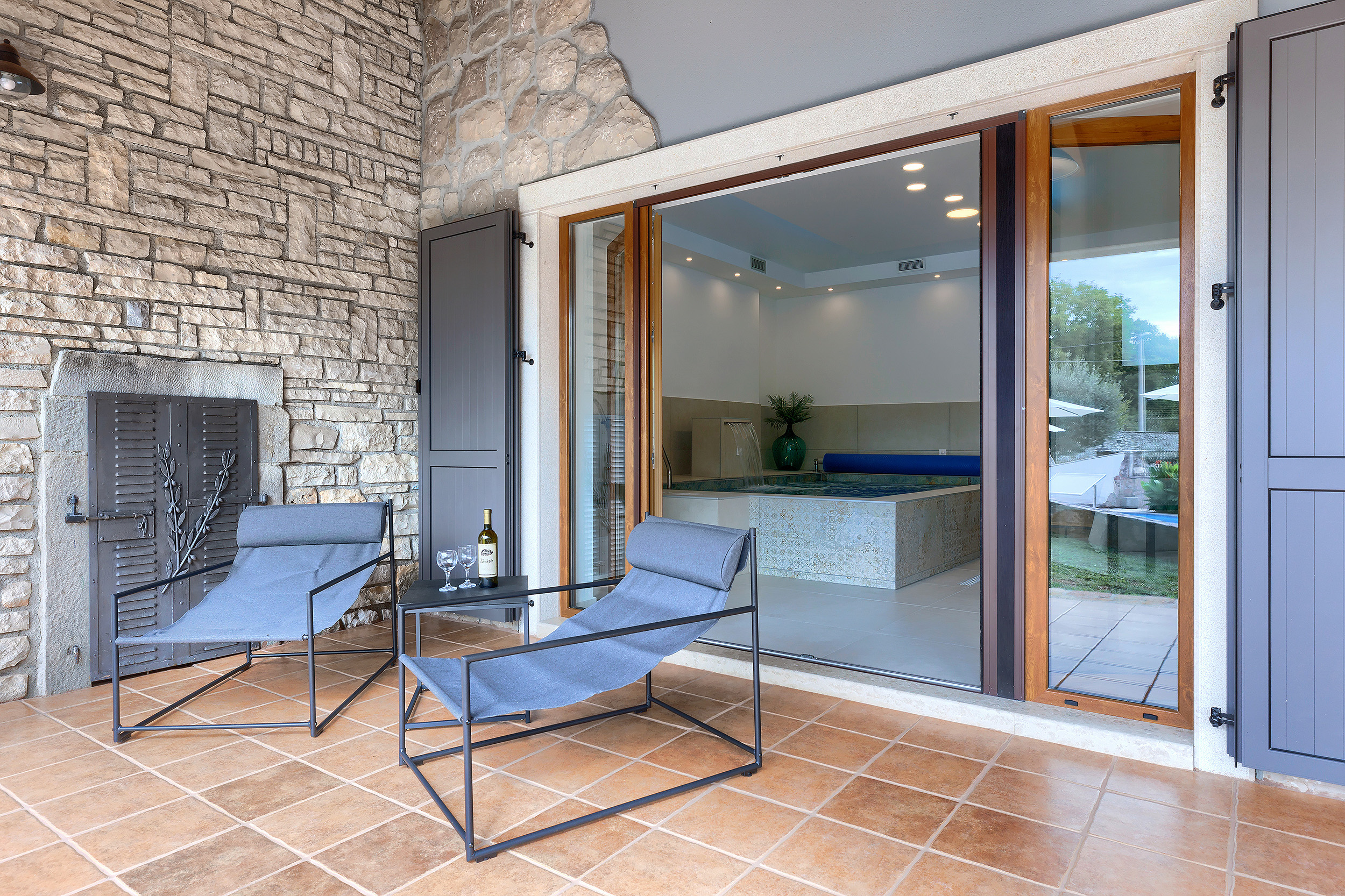 Villa with outdoor and indoor swimming pool, near Labin