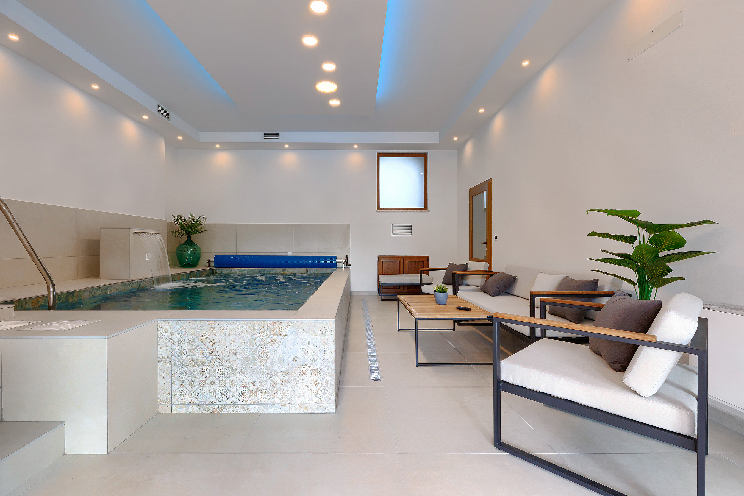 Villa with outdoor and indoor swimming pool, near Labin