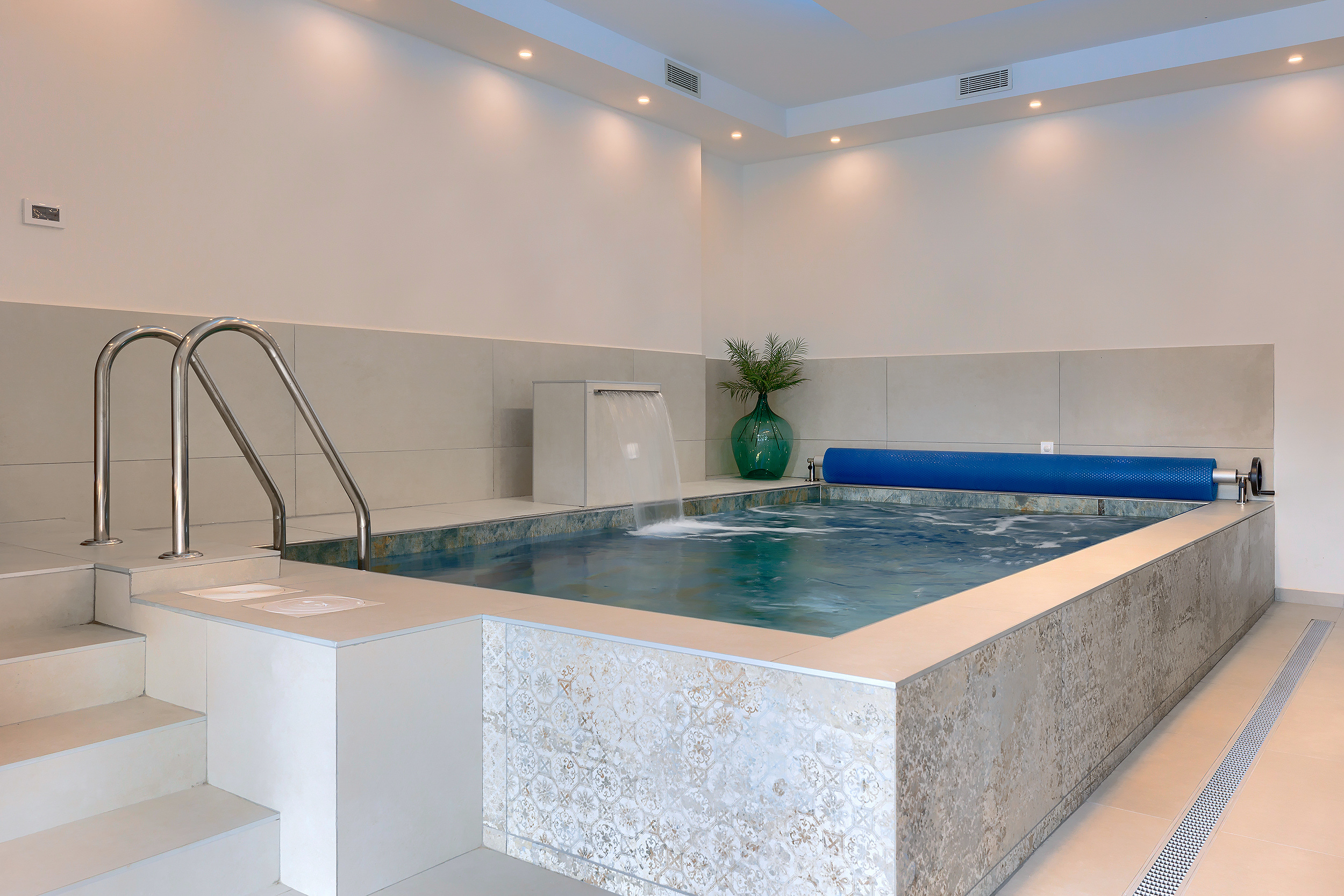 Villa with outdoor and indoor swimming pool, near Labin