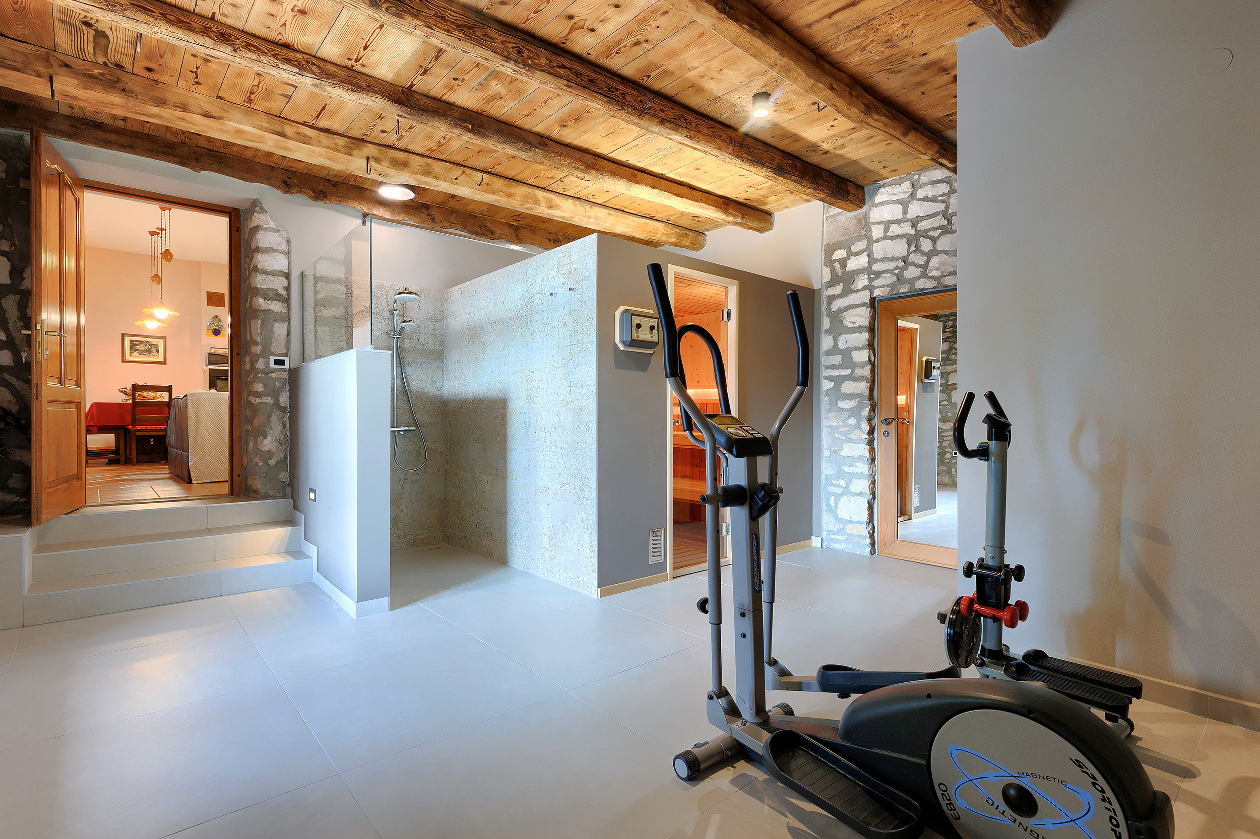 Villa with outdoor and indoor swimming pool, near Labin