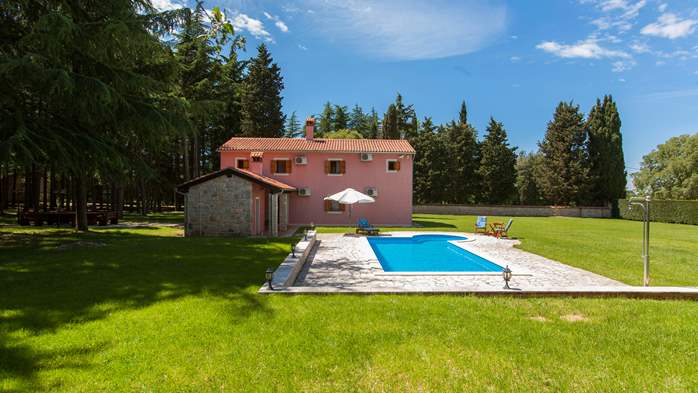 Villa with private pool in natural setting, 3 bedrooms, Wi-Fi, 1