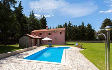 Villa with private pool in natural setting, 3 bedrooms, Wi-Fi