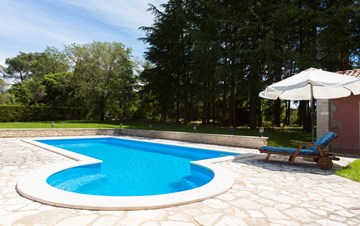 Villa con piscina privata immersa nel verde, 3 camere da letto