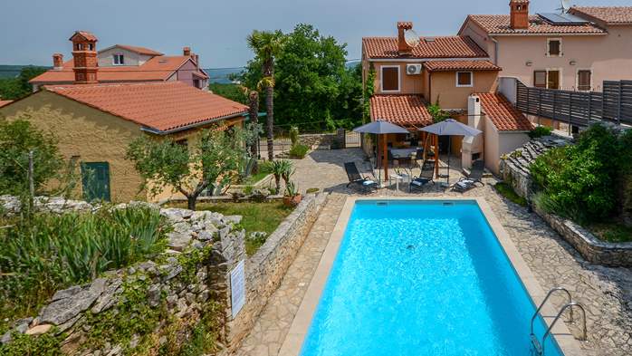 Villa with private pool, 3 bedrooms, WiFi, BBQ, 2