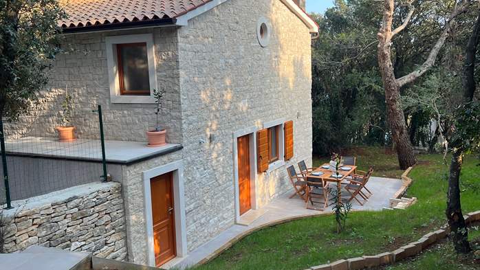Villa in Pula, only 40m from the beach, for 10-12 persons, 11