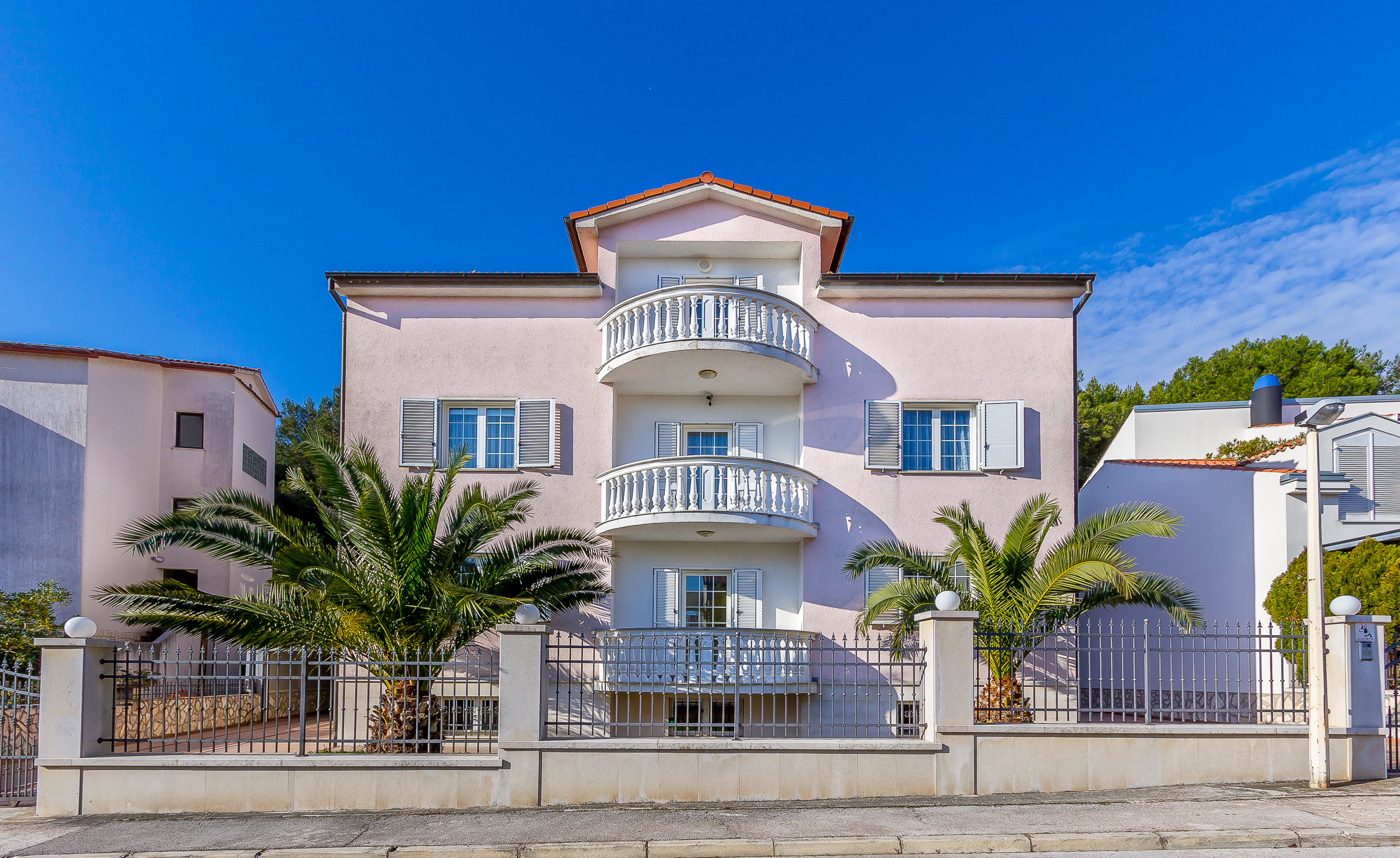 Bella villa offre appartamenti moderni e ben arredati a Pula