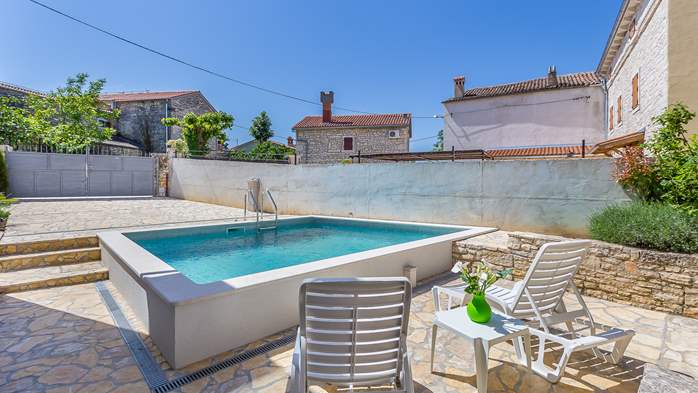 Villa with private pool, located in a quiet setting, 3