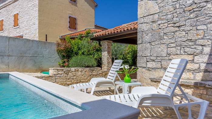 Villa with private pool, located in a quiet setting, 4