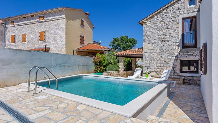 Villa with private pool, located in a quiet setting, 6