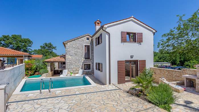 Villa with private pool, located in a quiet setting, 1