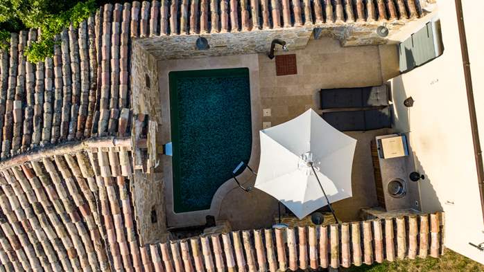 Villa rustica con due camere da letto, piscina, WiFi, BBQ, 2