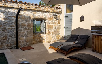 Rustic villa with two bedrooms, private pool, WiFi, BBQ
