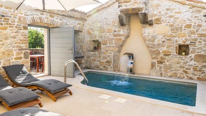 Villa rustica con due camere da letto, piscina, WiFi, BBQ, 1