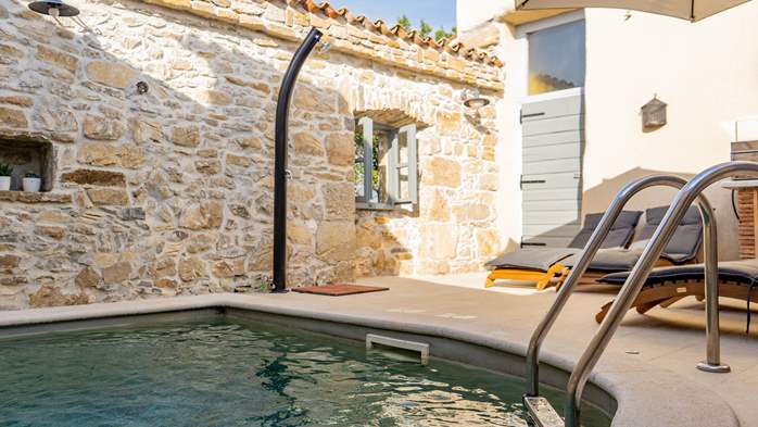 Rustic villa with two bedrooms, private pool, WiFi, BBQ, 3