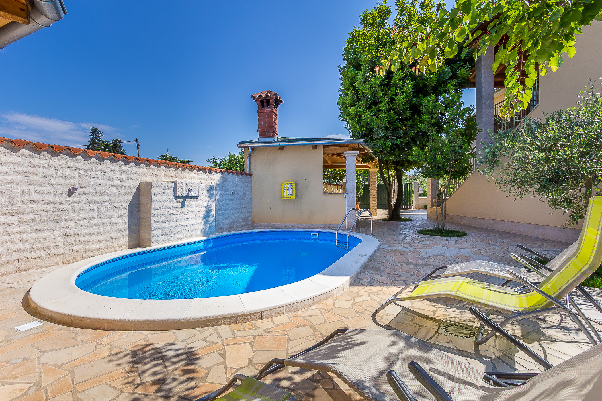 Villa con piscina privata, balcone e terrazza con barbecue