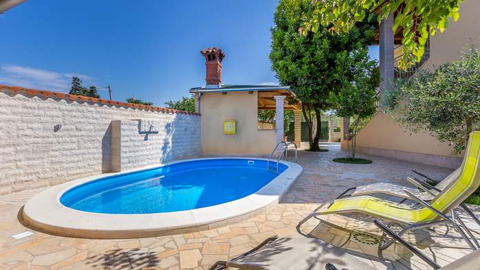 Villa with private pool, balcony and terrace with barbecue, 2