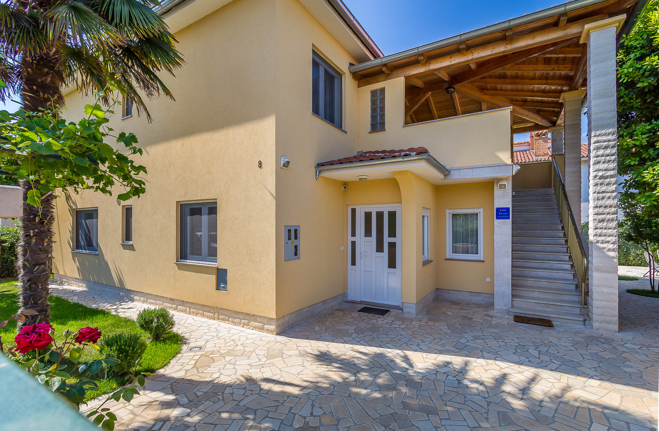 Villa con piscina privata, balcone e terrazza con barbecue