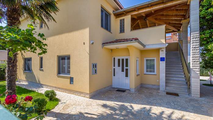 Villa with private pool, balcony and terrace with barbecue, 12