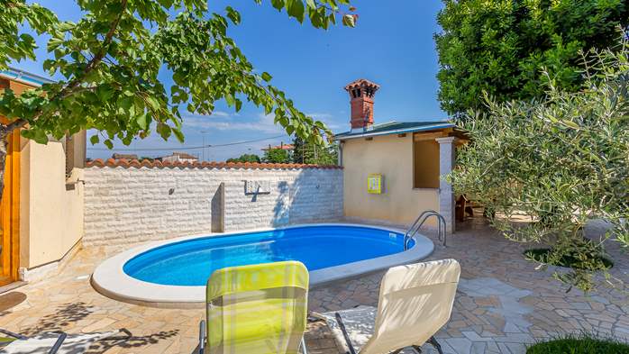 Villa with private pool, balcony and terrace with barbecue, 4