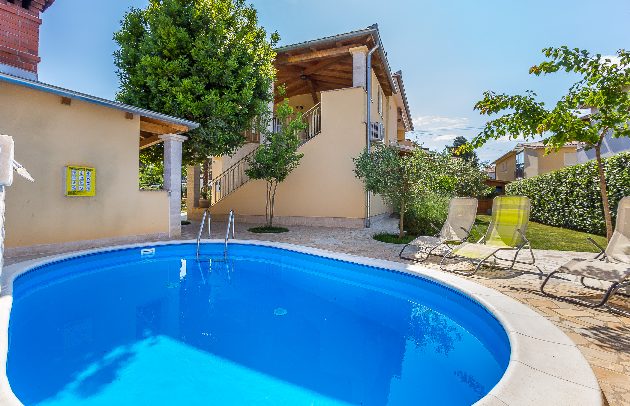 Villa con piscina privata, balcone e terrazza con barbecue