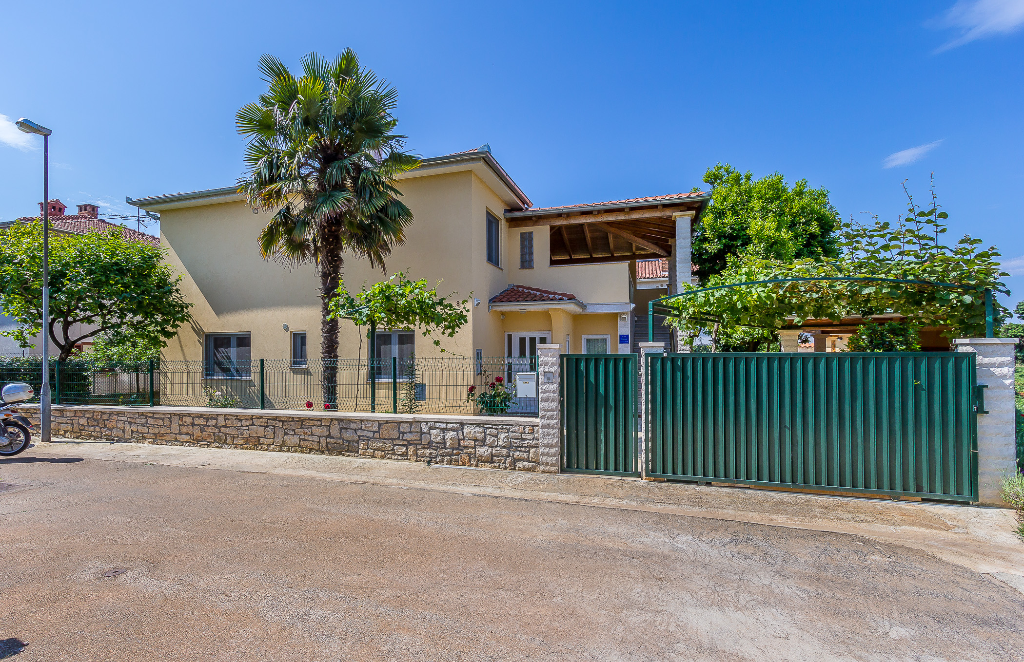 Villa con piscina privata, balcone e terrazza con barbecue