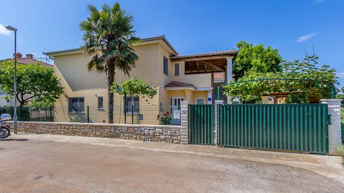 Villa with private pool, balcony and terrace with barbecue, 7