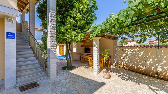 Villa with private pool, balcony and terrace with barbecue, 8