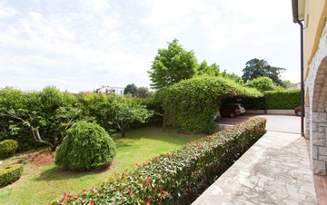 Privathaus mit großem Garten bietet komfortable Apartments