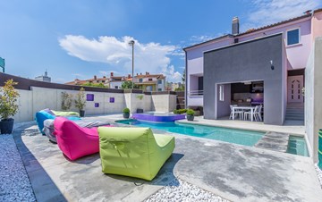 Air conditioned holiday home in Pula, with heated pool, barbecue