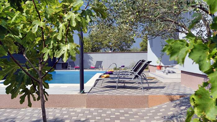 Villa con piscina, moderna e completamente attrezzata, su 2 piani, 2