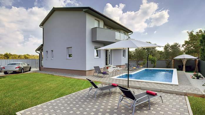 Villa con piscina, moderna e completamente attrezzata, su 2 piani, 3