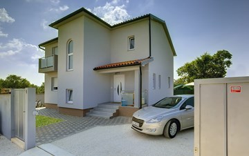 Modern and fully equipped villa on two floors, with private pool