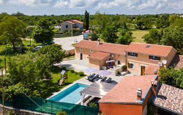 Eco friendly villa mit beheizter Pool in Žminj, Kinderspielplatz