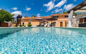 Eco friendly villa with heated pool in Žminj, playground