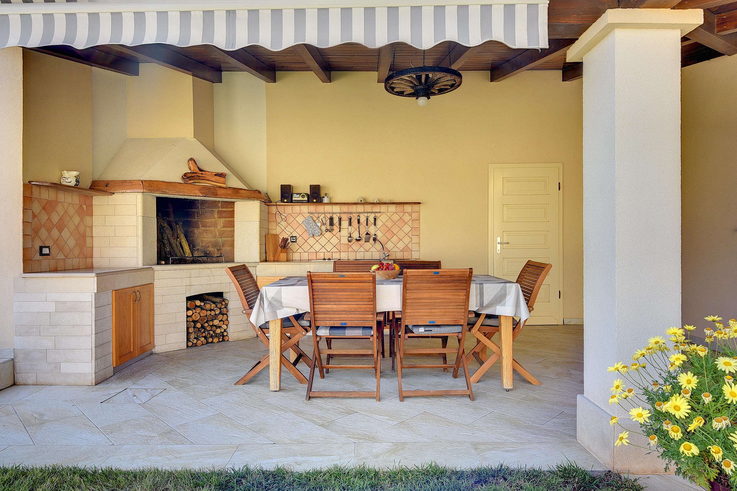 Moderne Villa auf zwei Etagen, mit Freibad, in der Nähe von Pula