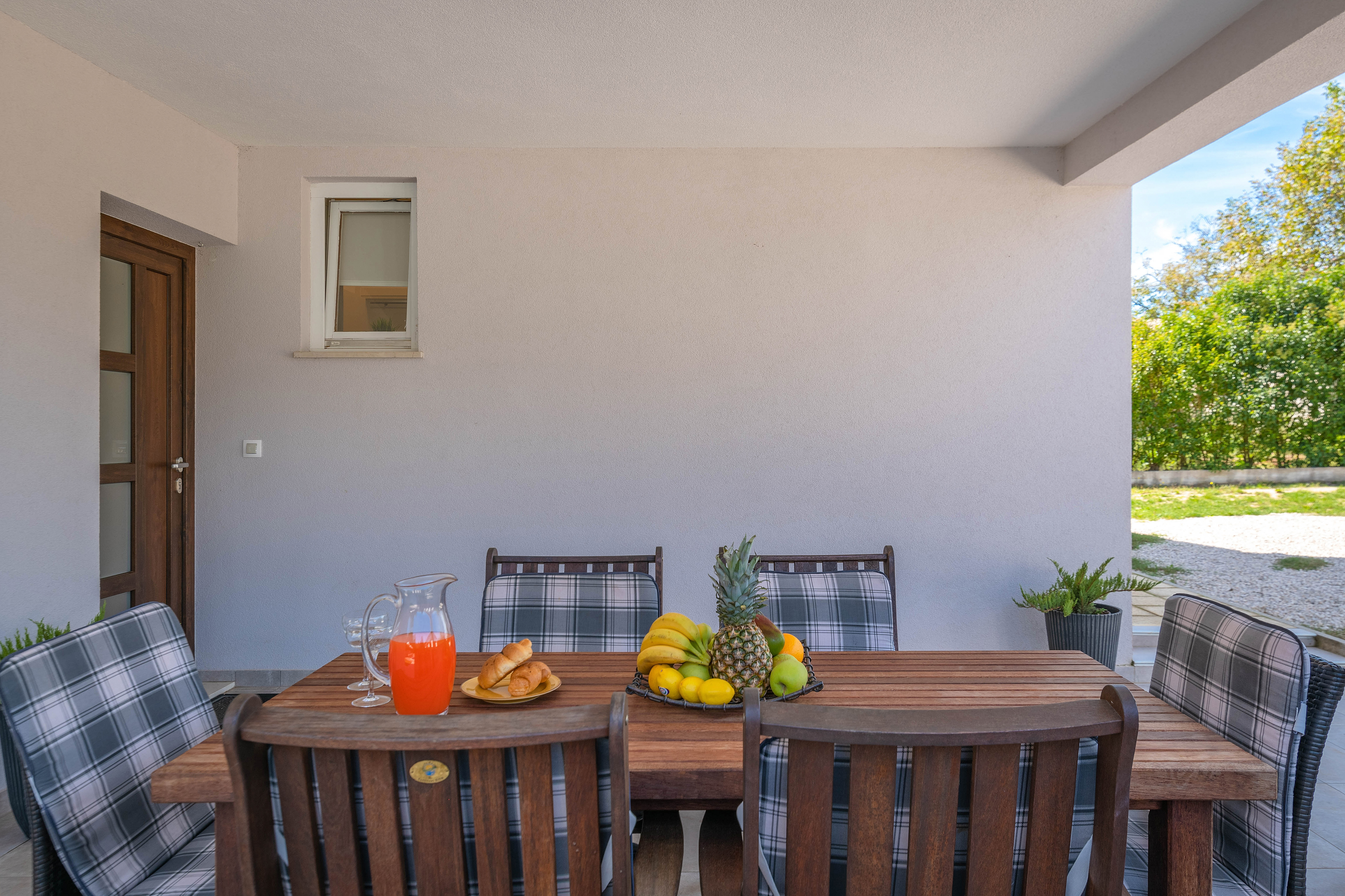 Ferienhaus mit Pool mit Whirlpool und Kinderspielplatz